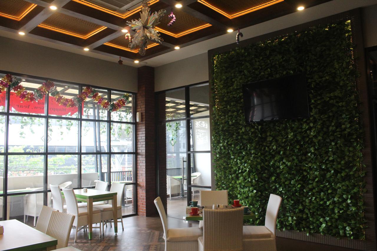 יוגיאקרטה Uniq Hotel מראה חיצוני תמונה